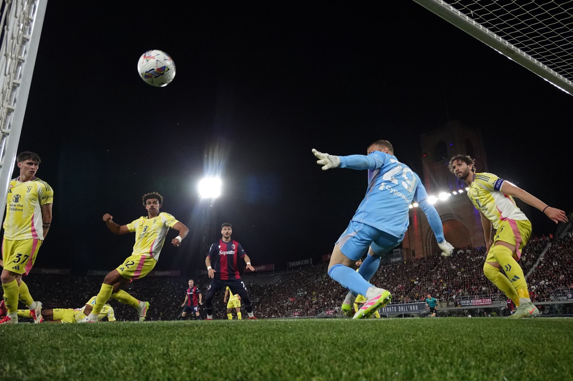 清晨尤文图斯调整名单：意甲节点到来，气氛紧张，资深球员宣示担当