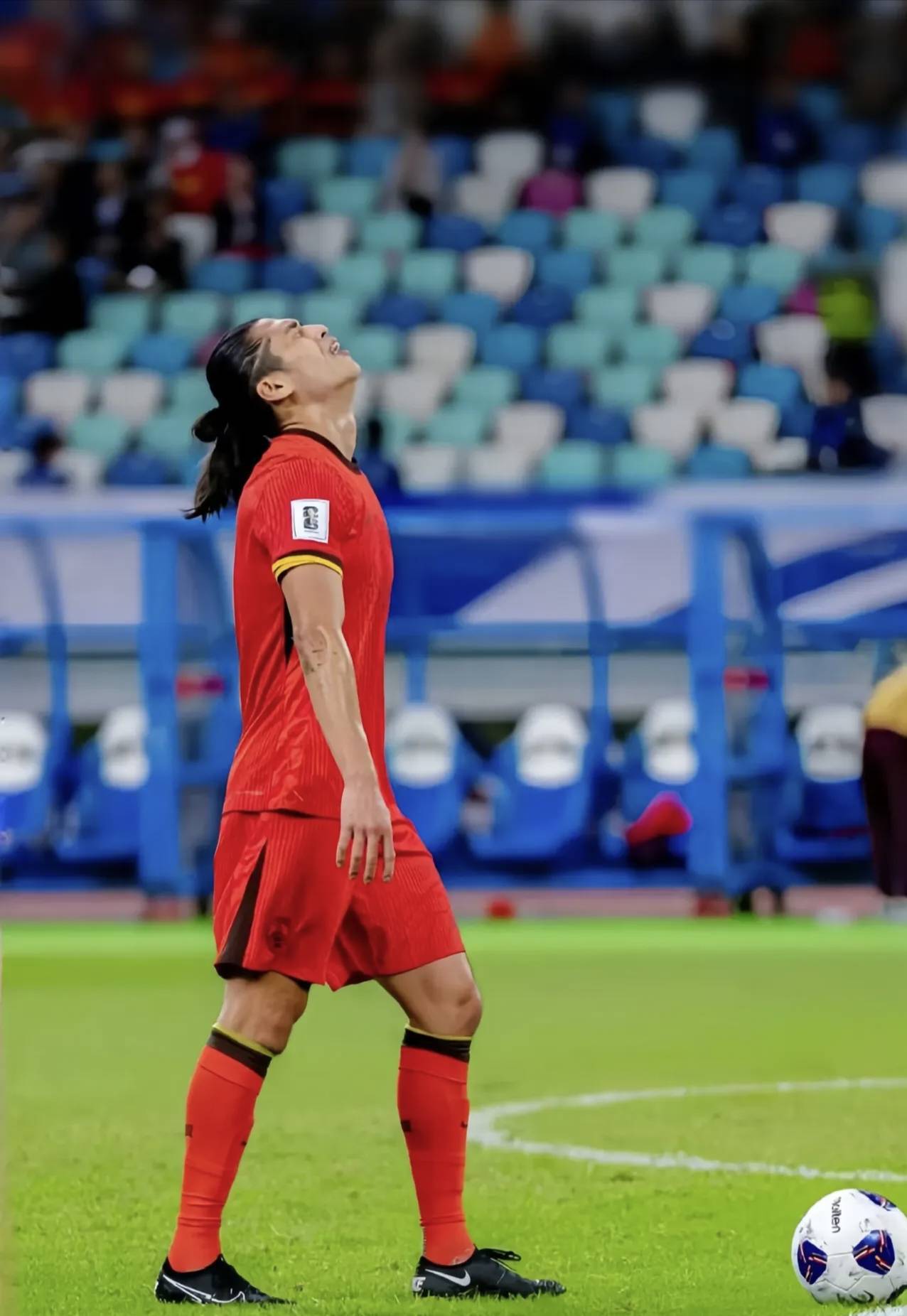 爱游戏官方入口-赛地聚焦：荷甲赛前热度飙升，皇家社会内部沟通，态度坚定，年轻球员得到机会