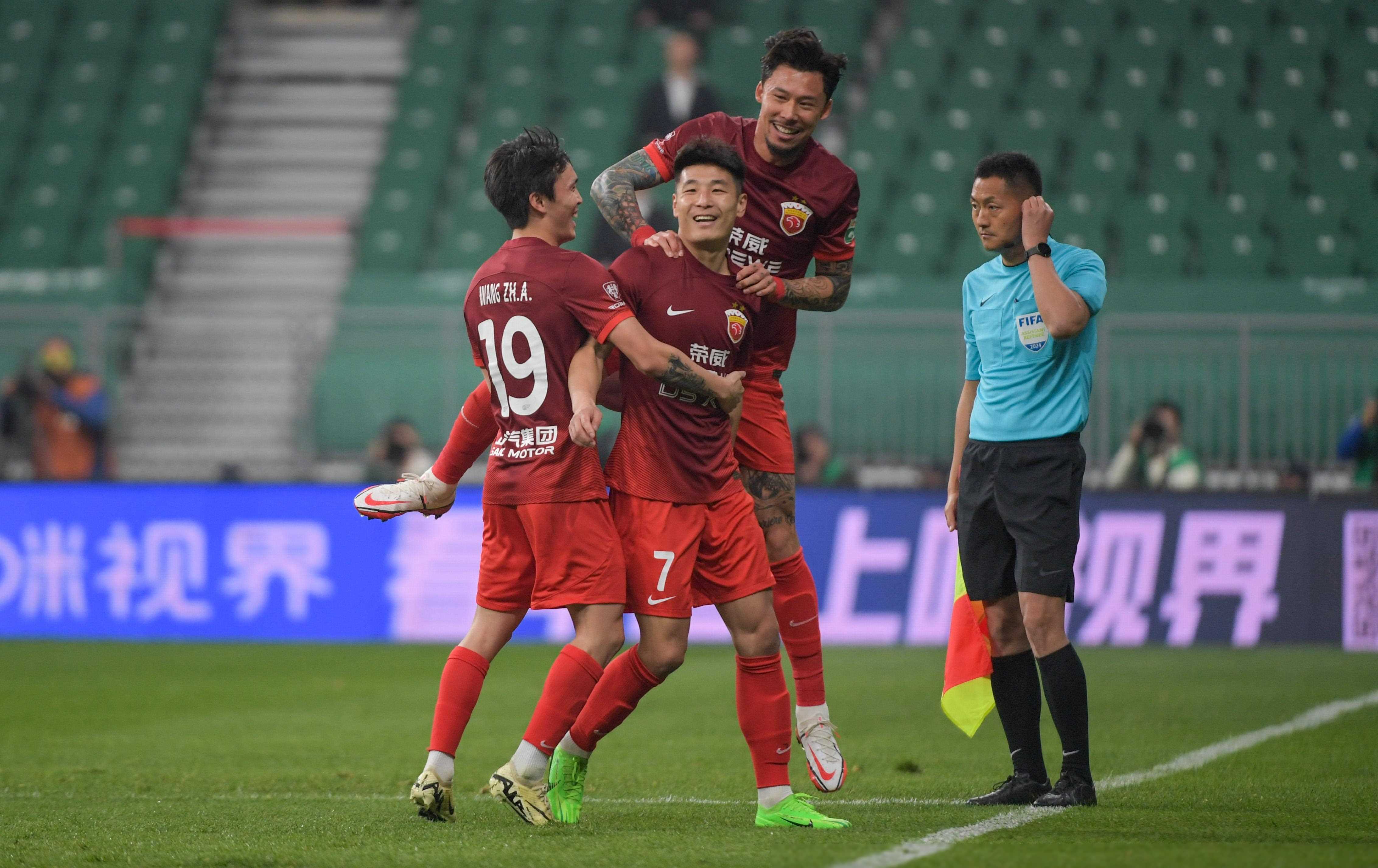 爱游戏体育-辽宁本钢迎中超关键赛，国际比赛日复出首秀，球迷炸锅，心理建设被强调