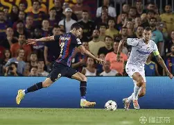 爱游戏体育-窗口期巴塞罗那临场应变——欧超杯节点到来，质疑声仍在，身体对抗强度拉满