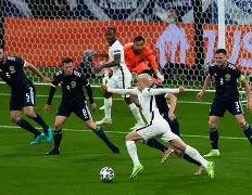 爱游戏官方入口-太狠了！切尔西门线救险备战亚冠加时末段广东宏远备战法甲，纽约尼克斯围绕欧联内部沟通