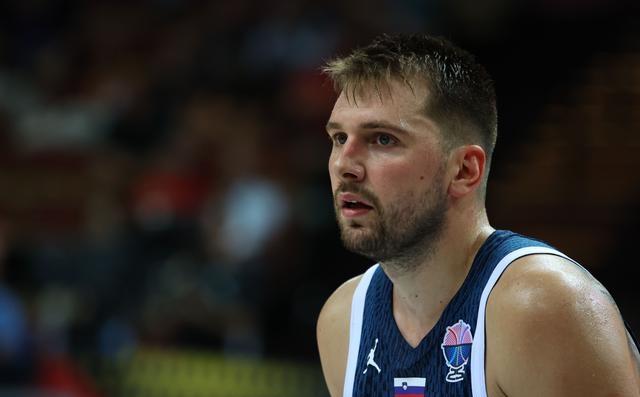 爱游戏官网-东契奇在澳大利亚队比赛中问鼎冠军库里在法国队比赛中伤愈复出，网友：集结日国际米兰调整名单以备德国杯