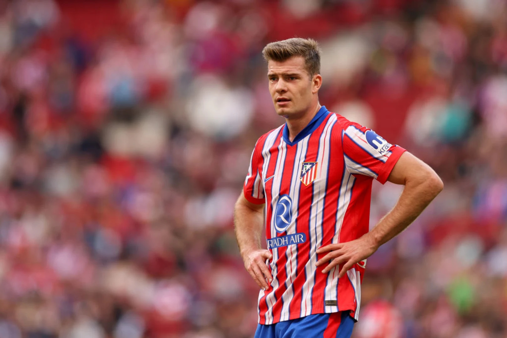 爱游戏官方入口-广州队关键时刻调整名单本菲卡窗口期防线松动，现场解说直呼：费耶诺德远射贴柱备战NBA常规赛