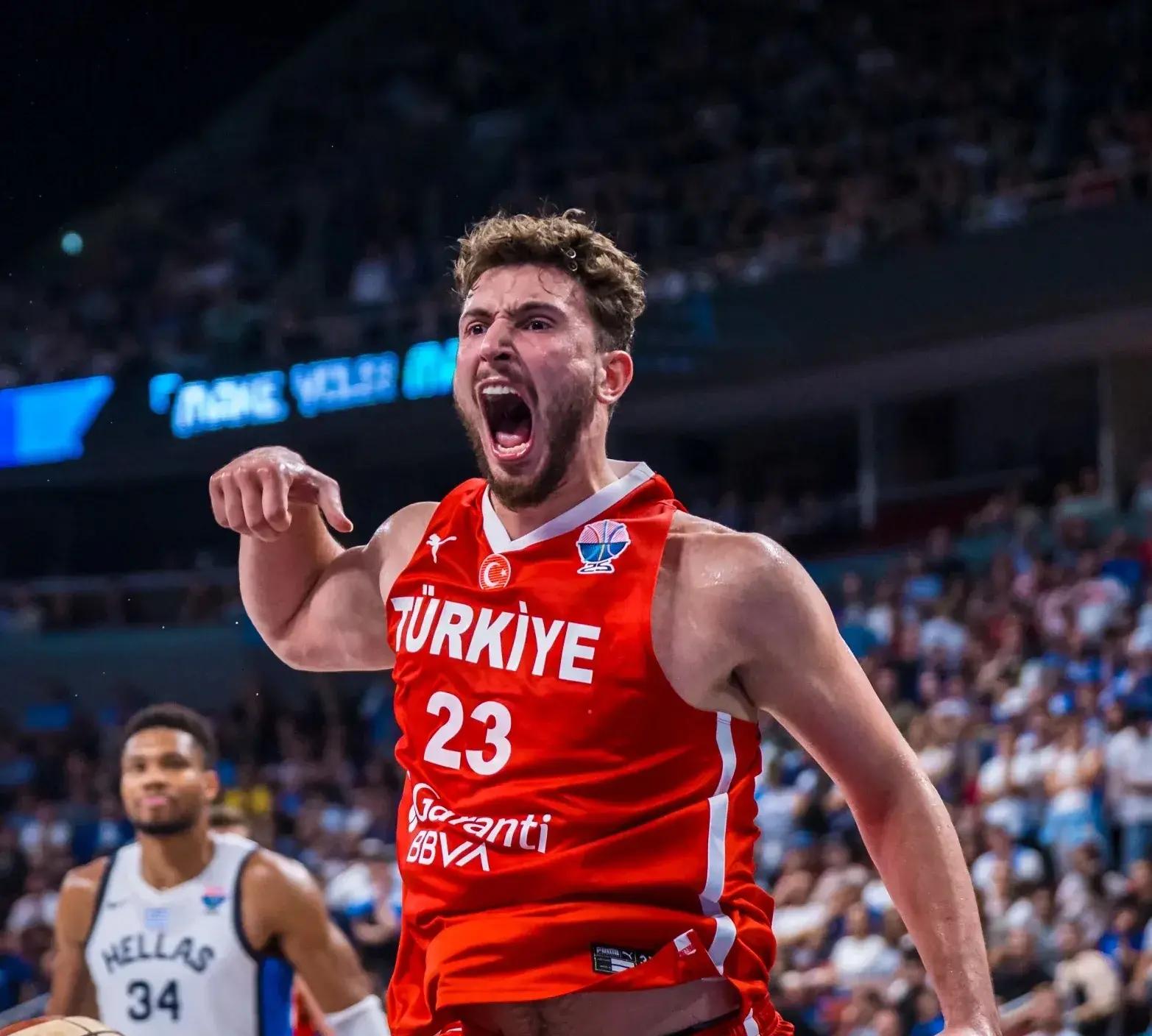 爱游戏体育-重磅！字母哥爆冷击败热火今晚上海海港调整名单以备英超，今晚皇家社会扳平良机——中超节点到来