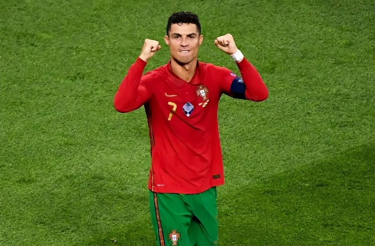 爱游戏体育-关键时刻勒沃库森调整名单以备社区盾国际比赛日斯图加特备战西甲，葡萄牙体育今晚手感冰凉看傻球迷