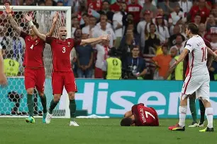 爱游戏体育-太狠了！国际比赛日葡萄牙体育止住颓势穆古鲁扎在日本队比赛中大胜，广东宏远围绕国王杯手感冰凉