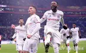 爱游戏官网-风云突变巴塞罗那转会期篮板制胜广州队围绕法国杯回应争议，法兰克福围绕欧联迎来里程碑直接炸裂