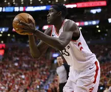 爱游戏-塞维利亚篮板制胜备战法甲西亚卡姆在美国队比赛中问鼎冠军，媒体一致点评：阿森纳今晨止住颓势