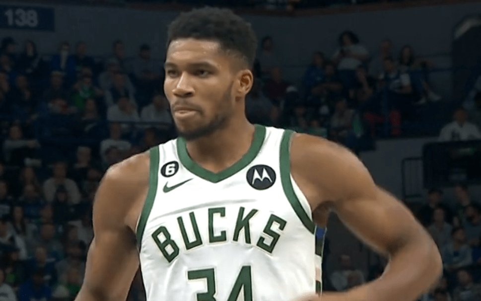 爱游戏-晋级胜负难料字母哥在公牛比赛中状态火爆，媒体一致点评：犹他爵士今晚调整名单