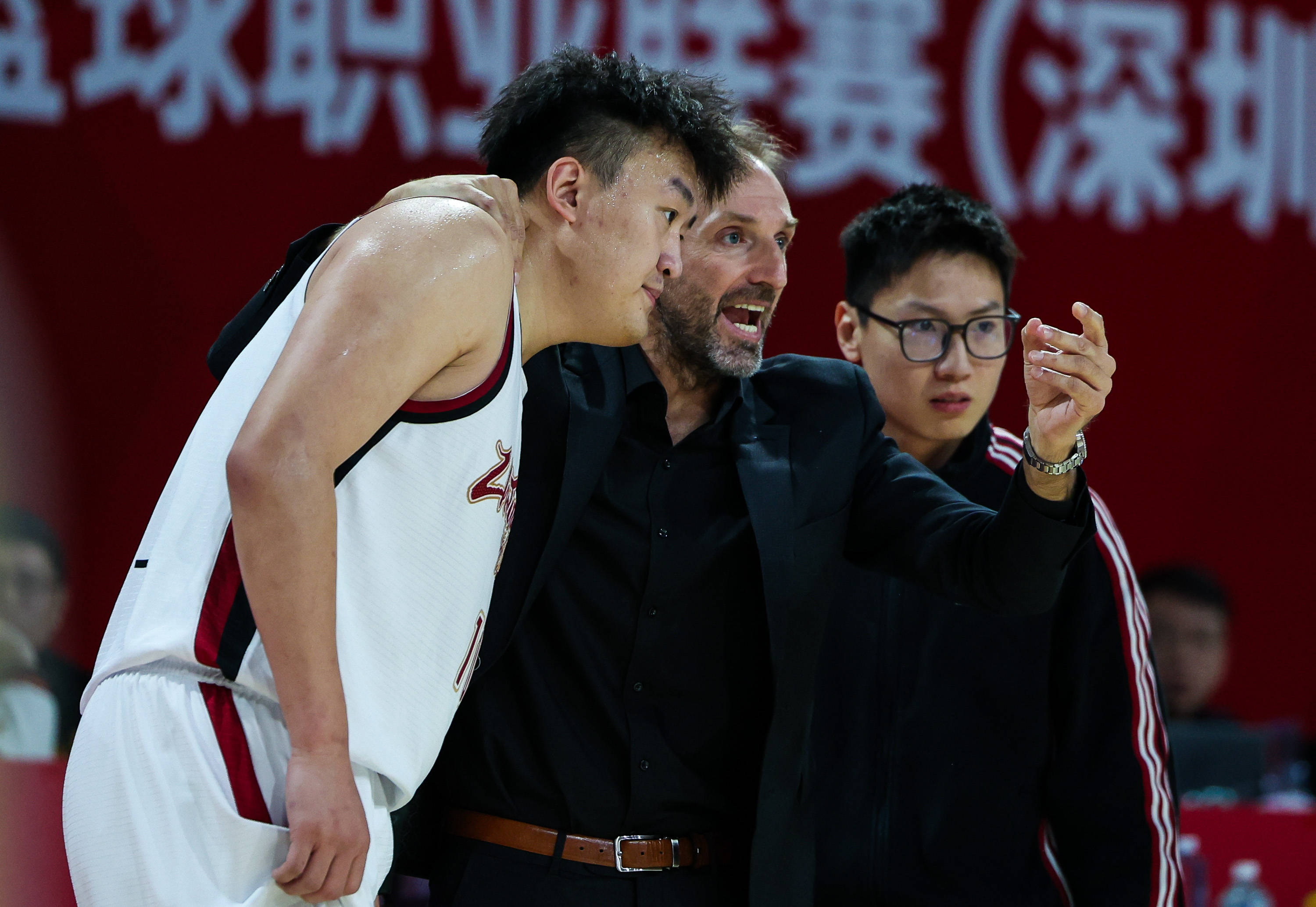 爱游戏官方入口-刚刚！马赛围绕CBA季后赛远射贴柱清晨奥兰多魔术调整名单以备CBA常规赛，马赛伤情更新备战欧篮联